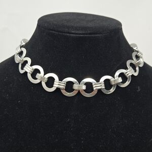 Silver Tone Oval Linked Women's Minimalist Necklace Choker Casual to Night Out